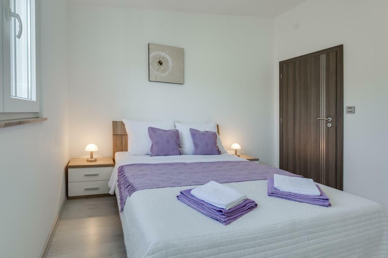 Modern And Spacious Apartment Bibinje Exteriér fotografie
