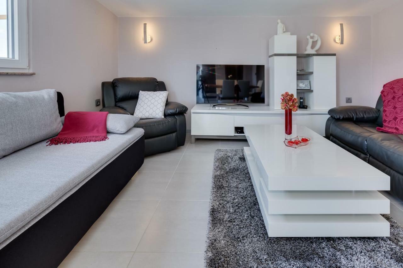 Modern And Spacious Apartment Bibinje Exteriér fotografie